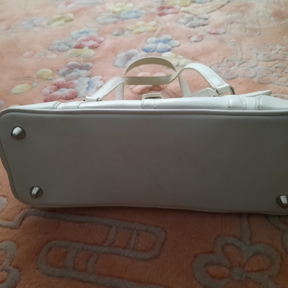 Coach, soft White, 2-handled bag/purse - Picture 3 of 5